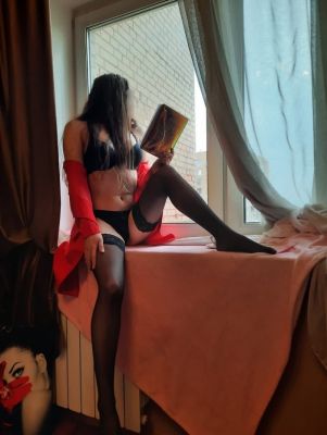 Катя Ира - секс с развратной моделью в Москве